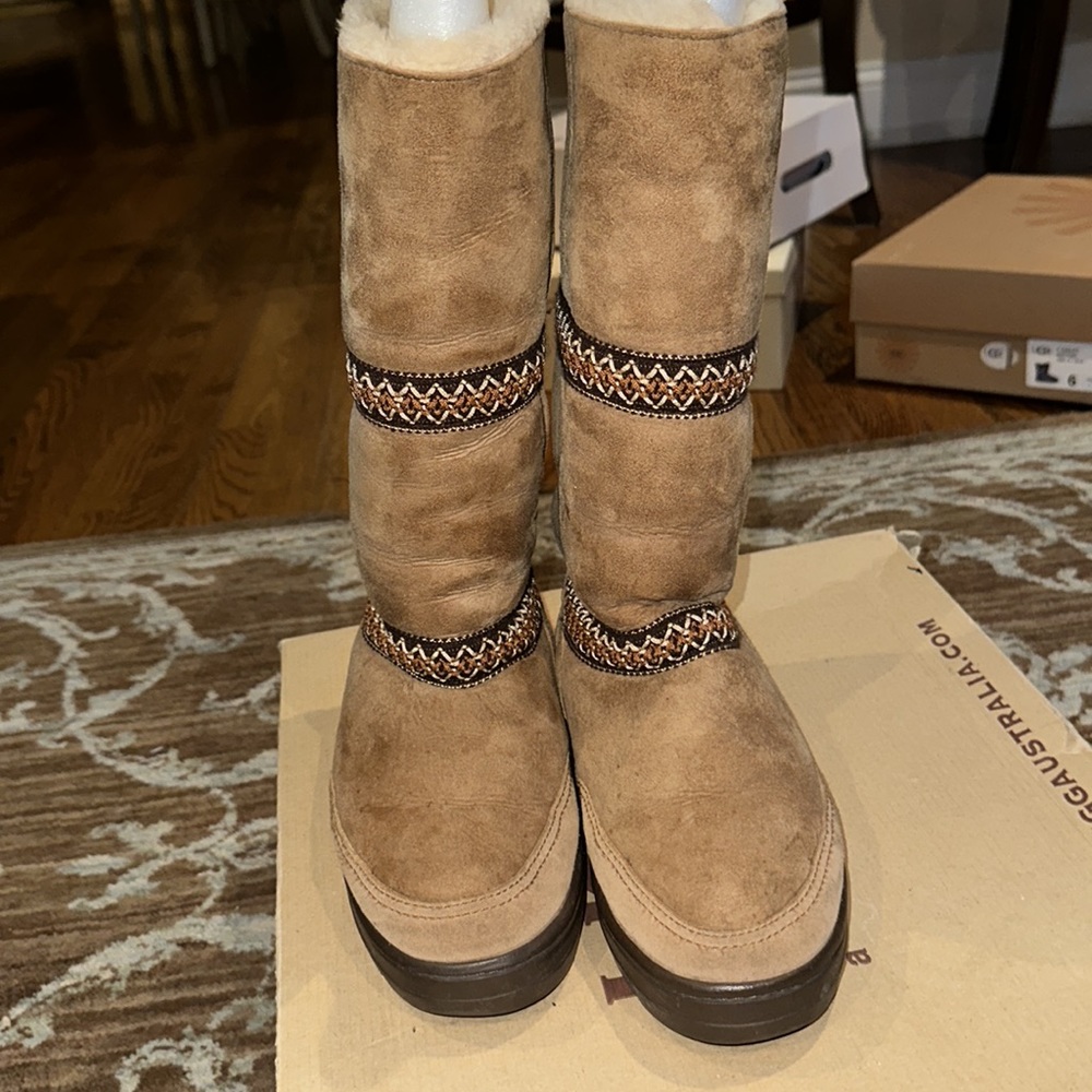 Sundance Chestnut Uggs - Picture 3 of 6